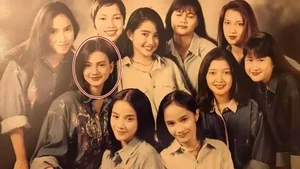 Wanda Hamidah di buku tahunan SMA Negeri 3 Jakarta tampil sederhana, tapi parasnya nyaris nggak berubah sampai sekarang. Foto: Instagram