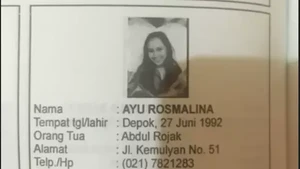 Wajah Ayu Ting Ting di buku tahunan terlihat polos dengan senyum manis yang dari dulu memang gampang bikin orang jatuh hati.Foto: Instagram