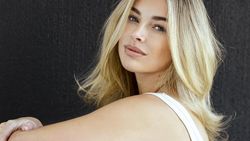 Cam Reading, Model Inggris Jadi Queen of Napoli