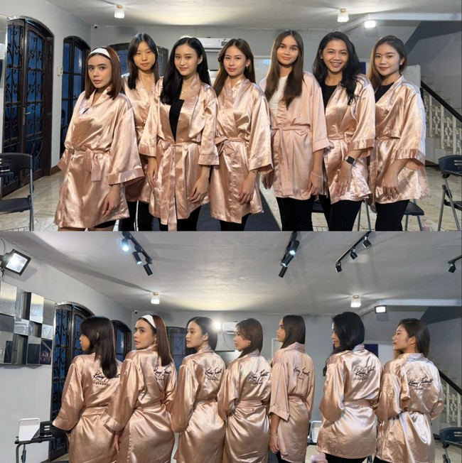 Chloe diketahui mengikuti Holiday Class di sekolah model ternama tersebut. Terlihat Chloe memang memiliki tubuh langsing dan tinggi seperti layaknya para model. Foto: Instagram/@kimmyjayantischool