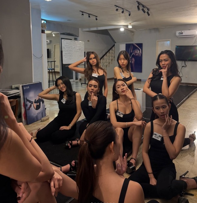 Lahir pada 2 Februari 2012, Chloe saat ini berusia 13 tahun. Memiliki darah blasteran Batak-Australia, tak heran jika dirinya berparas bule. Foto: Instagram/@kimmyjayantischool