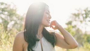 Dalam (Jangan) Jatuh Cinta, Dee Lestari mengangkat tema tentang pertentangan antara logika dan hati. (Foto: dok Dee Lestari)