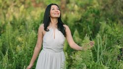 Dee Lestari Kembali Nyanyi