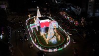 Pasar Natal di Lagos tampak lebih sepi dibanding tahun-tahun sebelumnya. Pedagang mengeluhkan penurunan penjualan akibat harga dekorasi dan perlengkapan Natal yang melonjak. REUTERS/Sodiq Adelakun