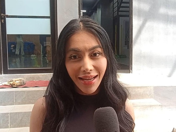 Alasan Denada Operasi Lagi, Kini Bagian Dada