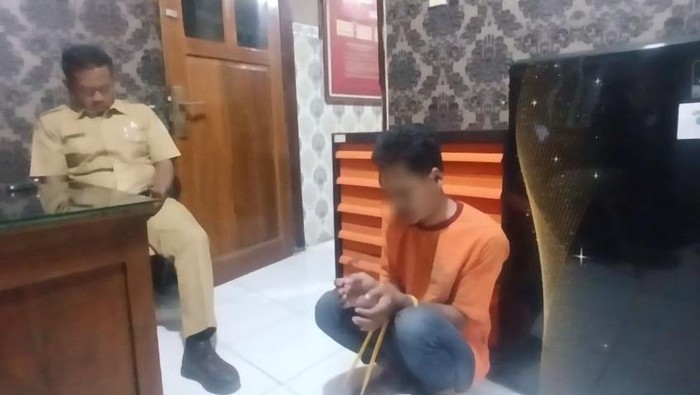 Badut Curi Motor di Pasuruan Babak Belur Dimassa Warga