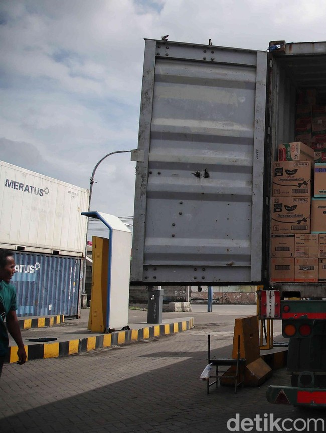 Bantuan Kemanusiaan Dilepas dari Tanjung Priok ke Sumatera