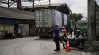 Pengiriman ini diharapkan dapat meringankan beban masyarakat yang terdampak banjir dan tanah longsor.