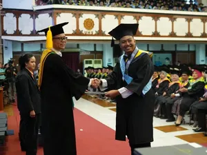 Kiat Erik Lulus Doktor Cepat, Jadi Lulusan Terbaik Ber-IPK 4.00