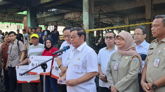 Pramono Targetkan Renovasi 350 Kios Pasar Kramat Jati Terbakar Rampung 5 Hari