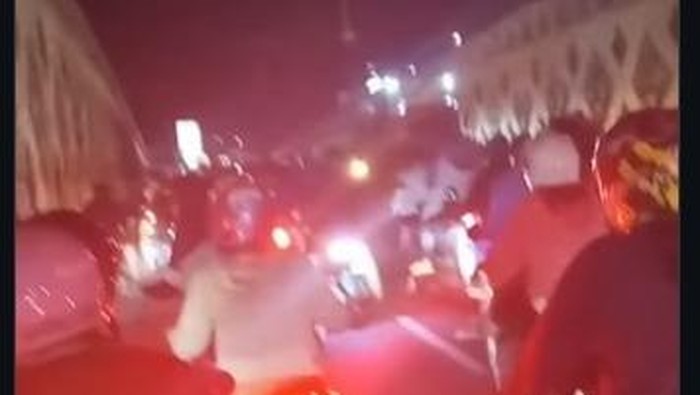 Heboh Rombongan Pengantar Jenazah Ugal-ugalan di Jalan Poros Makassar-Maros