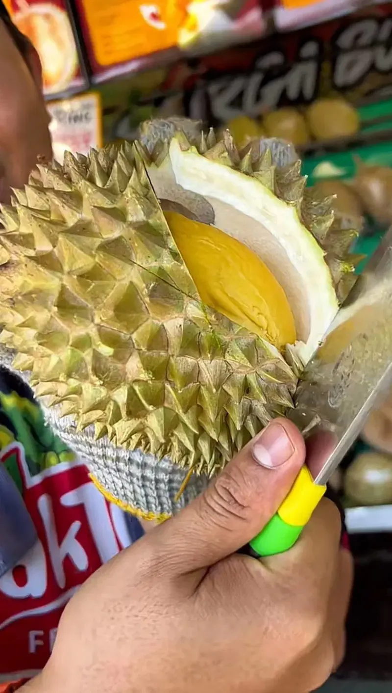 Ibu Hamil Dijamin Happy! Toko Ini Beri Gratis Durian Musang King Ibu Hamil Dijamin Happy! Toko Ini Beri Gratis Durian Musang King