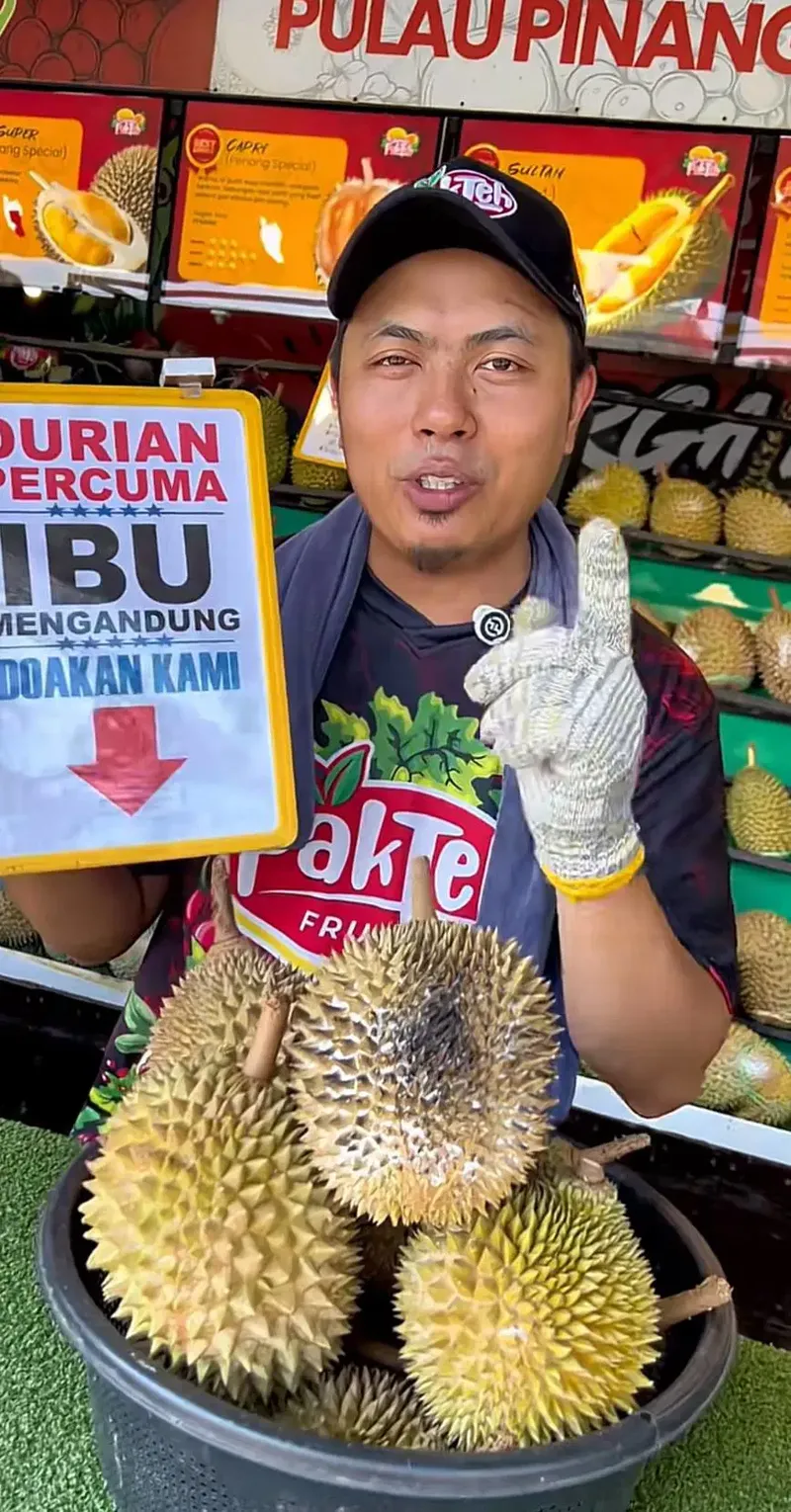 Ibu Hamil Dijamin Happy! Toko Ini Beri Gratis Durian Musang King Ibu Hamil Dijamin Happy! Toko Ini Beri Gratis Durian Musang King