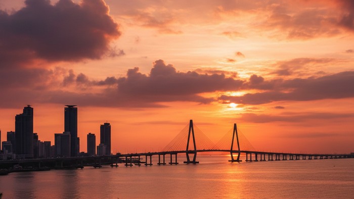 Langit Oranye di Jawa Timur, Apa yang Sebenarnya Terjadi?