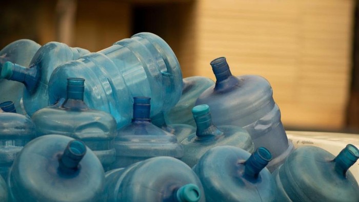 Galon Tua Masih Beredar, Konsumen Diminta Berani Tolak dan Laporkan