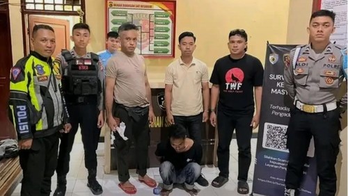 IRF, terduga pelaku pembunuhan istri saat menyusui anak ditahan Mapolres Bima, Senin, (15/12/2025) malam. (Istimewa)