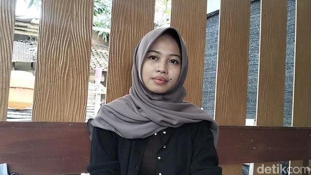 Kakak Basral Graito, Arum Kindi Alzabar Kakak Basral Graito, Arum Kindi Alzabar, saat ditemui di kediamannya, di Desa Tohudan, Kecamatan Colomadu, Kabupaten Karanganyar, Selasa (16/12/2025).