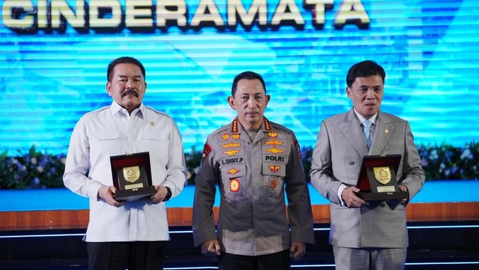 Kapolri-Jaksa Agung Teken MoU Sinergitas Penerapan KUHP Baru