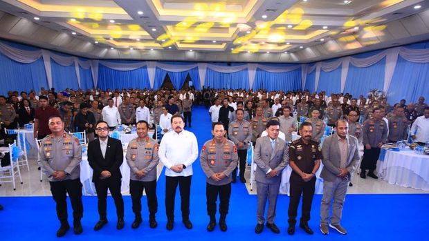 Kapolri Jenderal Listyo Sigit Prabowo saat penandatanganan Nota Kesepahaman (MoU) tentang penerapan KUHP-KUHAP baru bersama Jaksa Agung ST Burhanuddin Kapolri Jenderal Listyo Sigit Prabowo saat penandatanganan Nota Kesepahaman (MoU) tentang penerapan KUHP-KUHAP baru bersama Jaksa Agung ST Burhanuddin