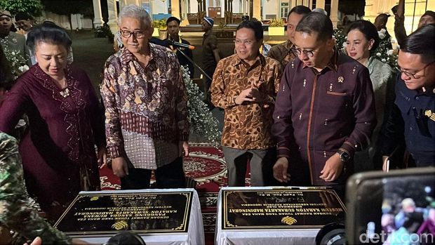 Keraton Solo Momen Menteri Kebudayaan RI Fadli Zon meresmikan Panggung Sanggabuwono dan Museum Keraton Solo, Selasa (16/12/2025).