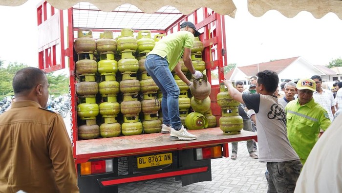 Pertamina Distribusikan 360 Ton LPG ke Aceh Lewat Laut hingga Udara