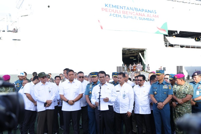 Mentan-KASAL Lepas Bantuan Bencana Sumatera Tahap III dengan KRI Makassar