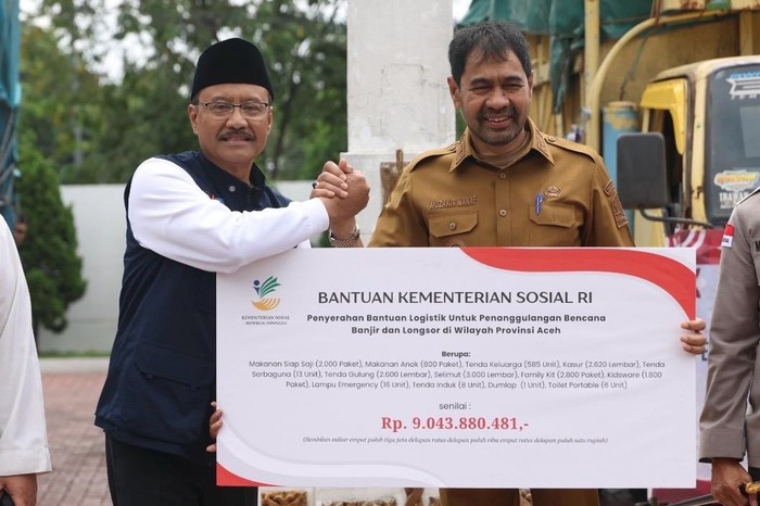 Mensos Serahkan Bantuan Senilai Rp 9 M ke Gubernur Aceh, Ini Rinciannya