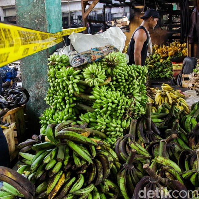 Meski Kios Hangus, Pedagang Pasar Kramat Jati Bertahan Berjualan