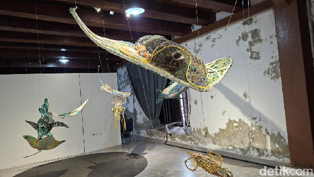 Pameran jaring bekas Ghost Net Awakening The Drifting Giants di Museum bahari, jakarta Utara. Pameran jaring bekas Ghost Net Awakening The Drifting Giants di Museum bahari, jakarta Utara.