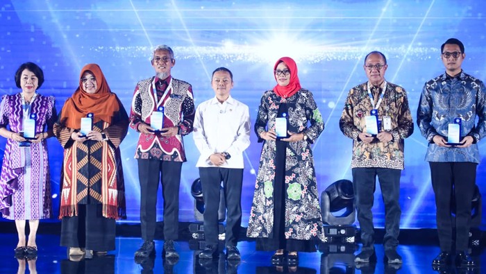 Jateng Sabet Provinsi Terbaik di Anugerah Data dan Teknologi Pendidikan 2025