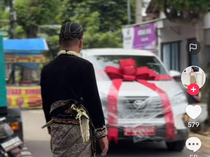 Mewah! Biduan Nganjuk Dinikahi dengan Hantaran 5 Sapi-1 Innova