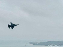 Pesawat Tempur Bolak-balik Terbang di Langit Batam, Ada Apa?