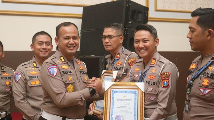 Satlantas Polres Pasuruan Kota Terima Penghargaan dari Polda Jatim