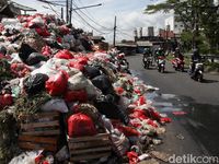 Atasi Kepadatan, Petugas Perpanjang Contraflow Tol Jakarta-Cikampek Kamis 25 Desember 2025
