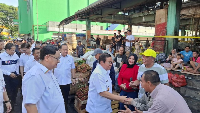 Pramono Pastikan Pedagang Tetap Bisa Jualan Meski Pasar Kramat Jati Terbakar