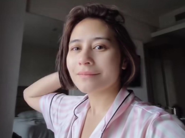 Prilly Latuconsina beri kejutan ke fans.