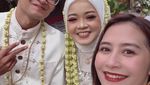 Momen Prilly Latuconsina Kasih Surprise Datangi Nikahan Salah Satu Fans di Yogya