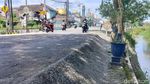 Pembangunan Jalan Baru di Kepanjen Malang yang Lebih Tinggi Dari Pemukiman
