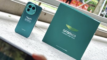 Realme kembali menggandeng team F1 Aston Martin Aramco untuk menghadirkan edisi khusus Realme GT series. Foto: Adi Fida Rahman/detikINET