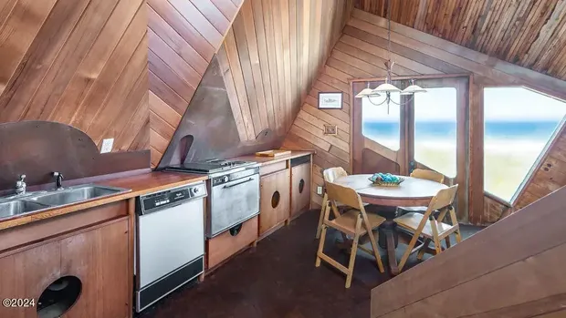 Rumah tepi pantai anti-mainstream Rumah tepi pantai anti-mainstream