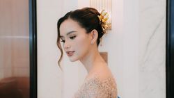 Sarah Menzel Tampil Paripurna saat Wisuda: Kebaya Bali-Gelar Ganda