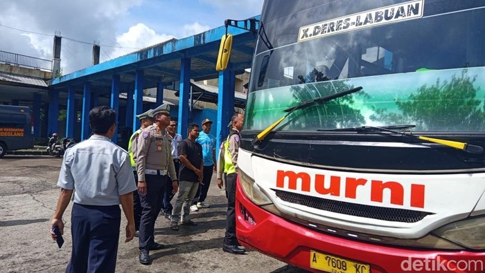Jelang Nataru, Polisi Cek Kelayakan Angkutan Umum di Pandeglang