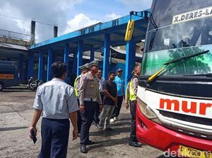 Jelang Nataru, Polisi Cek Kelayakan Angkutan Umum di Pandeglang