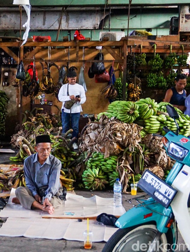 Sehari Usai Kebakaran, Pasar Induk Kramat Jati Dibuka Kembali