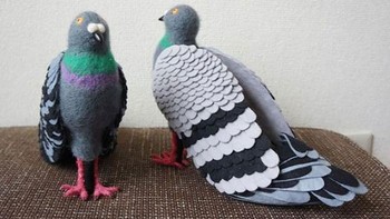 Sepatu berbentuk burung ini membuat setiap langkah seolah punya nyawa sendiri. Sepatu ini bukan sekadar alas kaki, tapi juga tontonan. Foto: Boredpanda