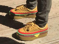 Sepatu-Sepatu Nyeleneh yang Terlalu Kreatif untuk Diabaikan