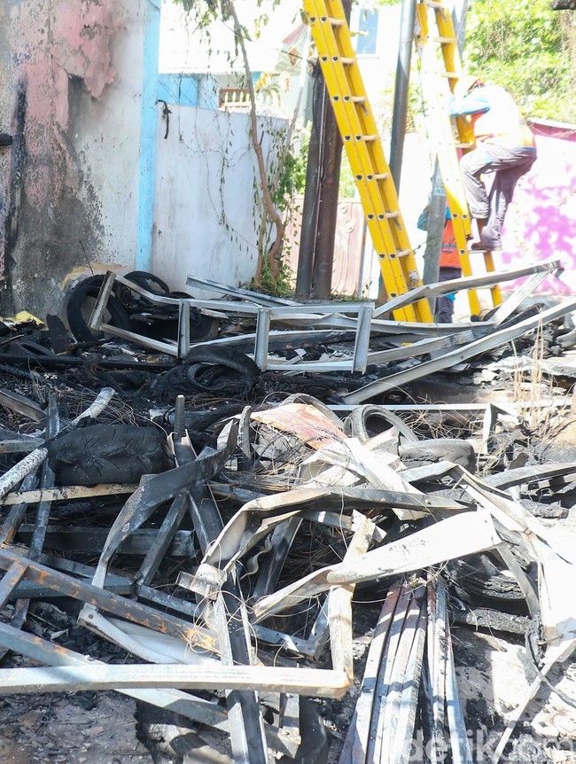 Si Jago Merah Hanguskan Bengkel di Kalimalang Jakarta Timur