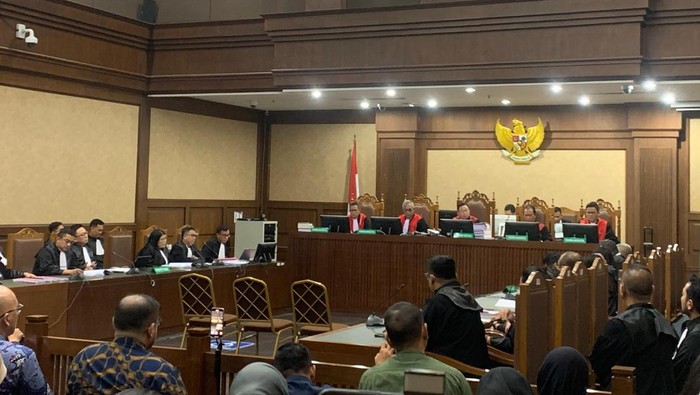 Nadiem Masih Dibantarkan, Sidang Dakwaannya Ditunda hingga Pekan Depan