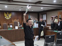 Video: Delpedro Cs Didakwa Unggah 80 Konten Hasutan Terkait Kericuhan