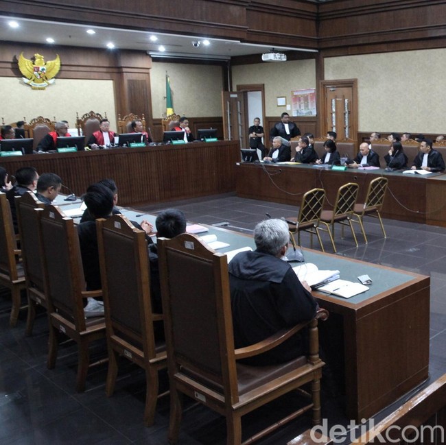 Sidang Perdana Kasus Laptop Chromebook, Nadiem Makarim Absen karena Sakit